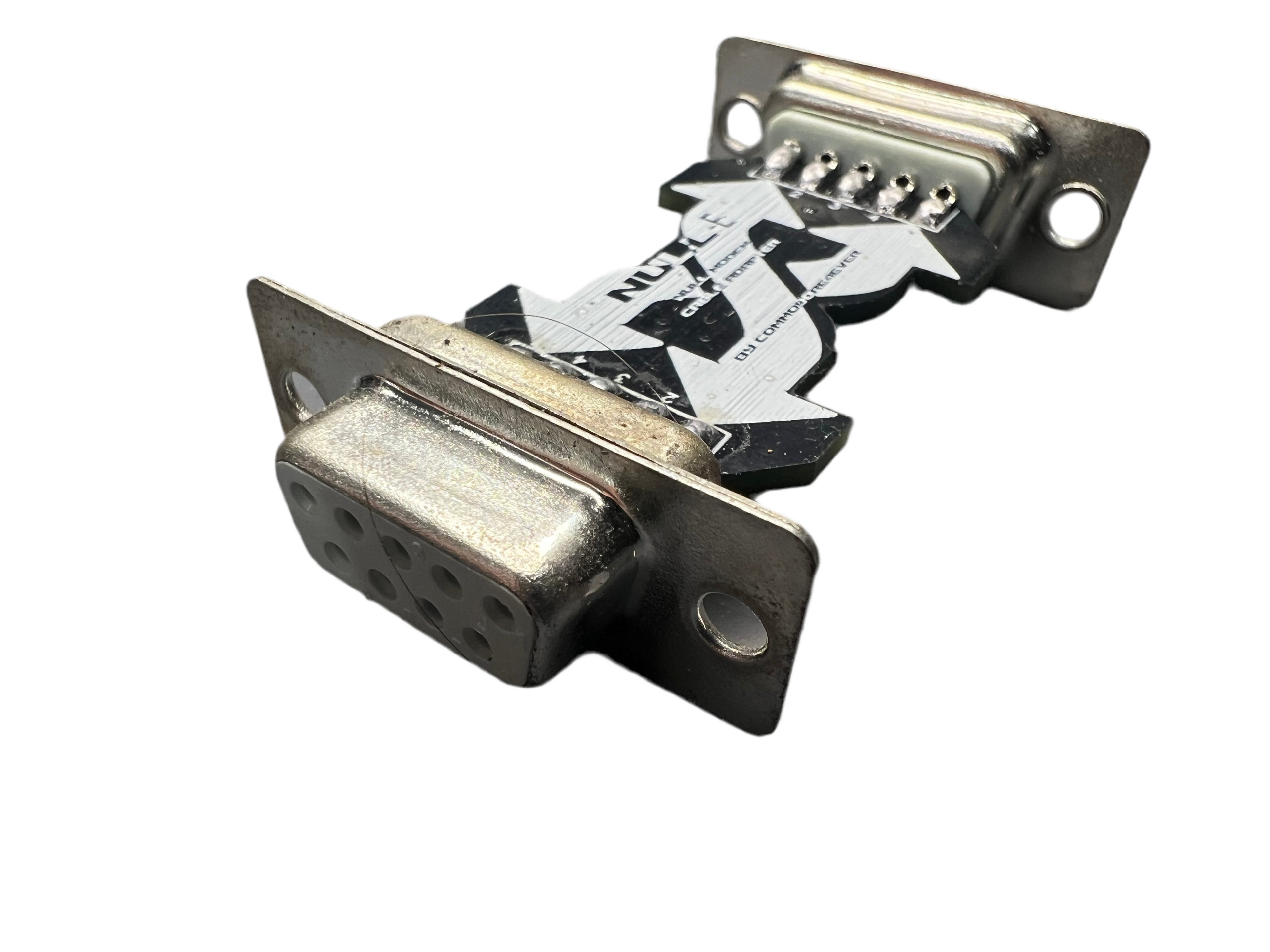 NULL-E Commodore 64 / 128 BBS Null modem cable adapter